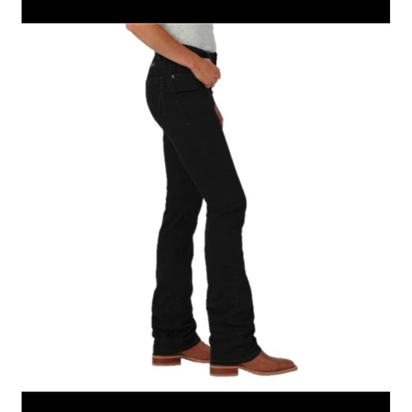 Wrangler Ladies Ultimate Mid-Rise Black Riding Bootcut Jeans 112337772 31x34 - Picture 1 of 13